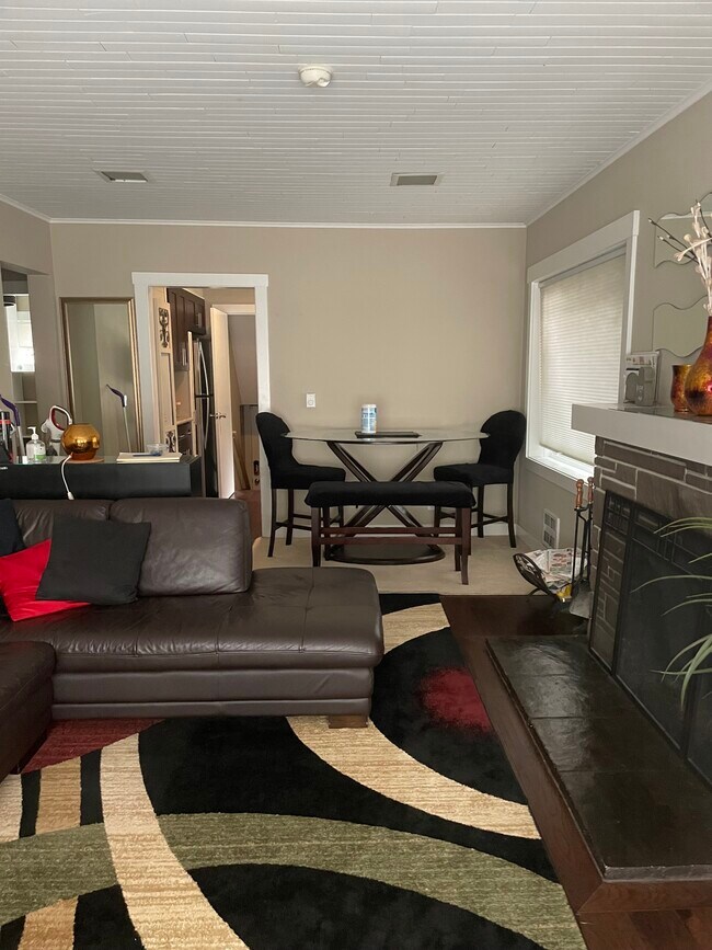 Building Photo - 110 NE 40th St