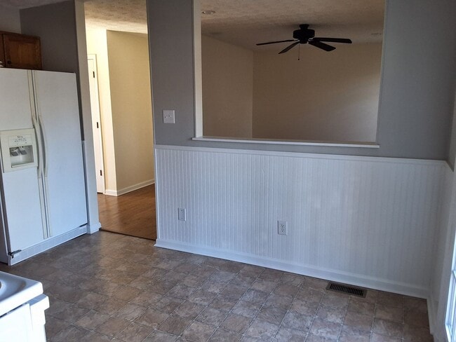 Building Photo - Strawberry Plains, 37871 - 3 bedroom, 2 bath home - Contact Sharon Arnwine (865) 313-7215