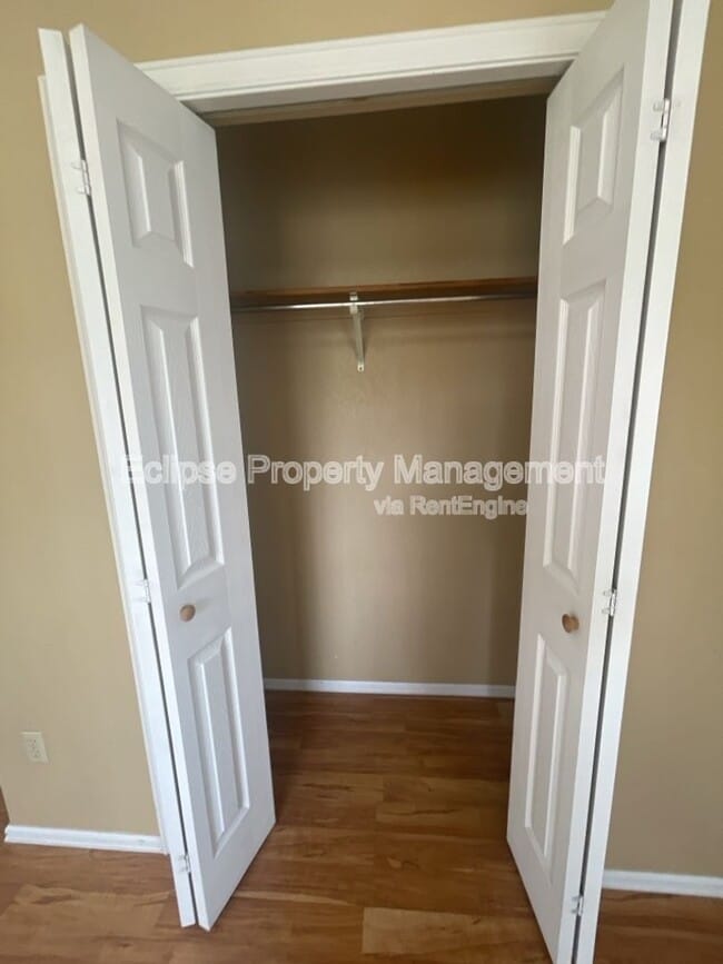 Building Photo - 626 Meadowood St