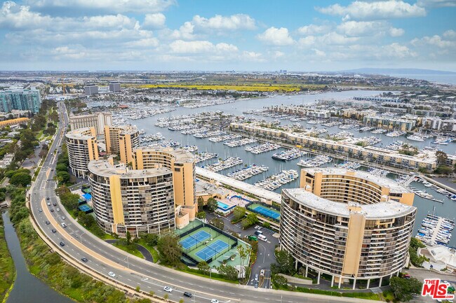 Building Photo - 4265 Marina City Dr