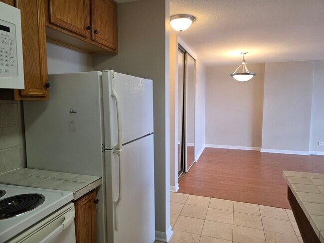 Building Photo - Location, Location… and Absolutely Incredible Views!