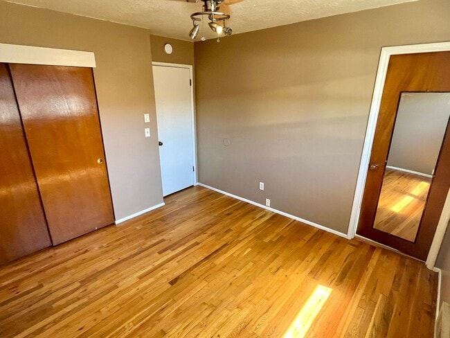 Building Photo - Arbor Lodge Bungalow with Hardwoods, Attac...