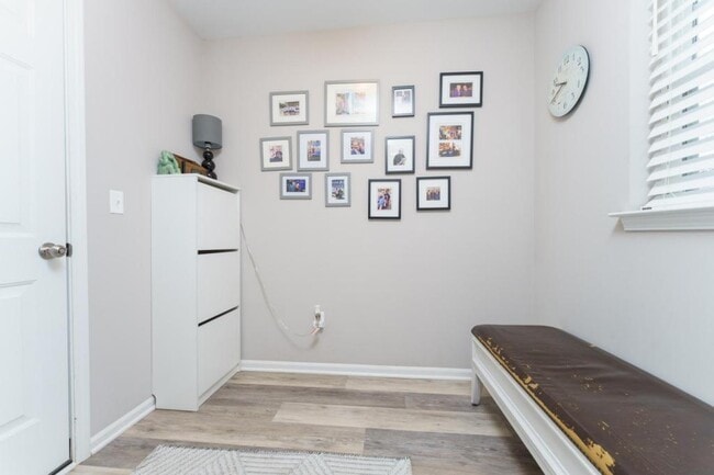 Building Photo - 645 Jenny Wy