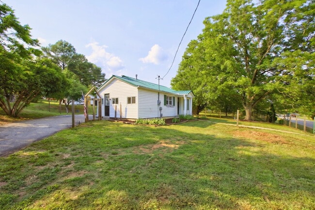 Building Photo - 611 Holston Creek Church Rd