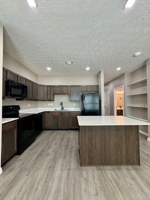 Building Photo - 303 N 13th St