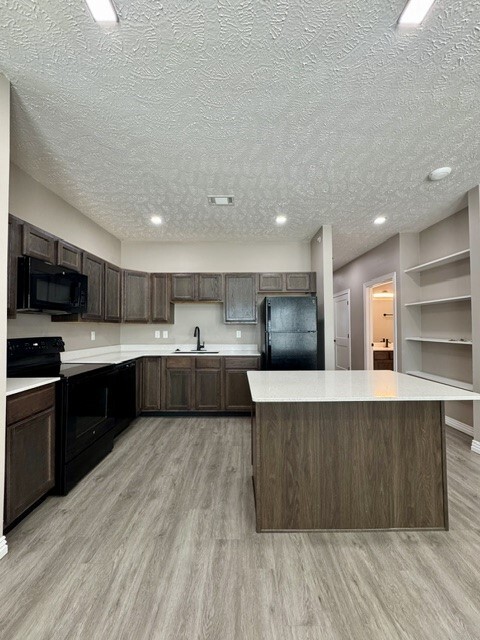 Building Photo - 305 N 13th St