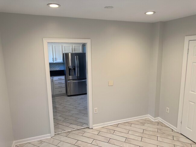 Building Photo - 193 Alexander St