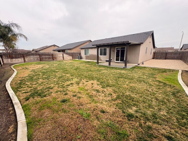 Building Photo - Lovely 3 bedroom home for rent in Hanford CA