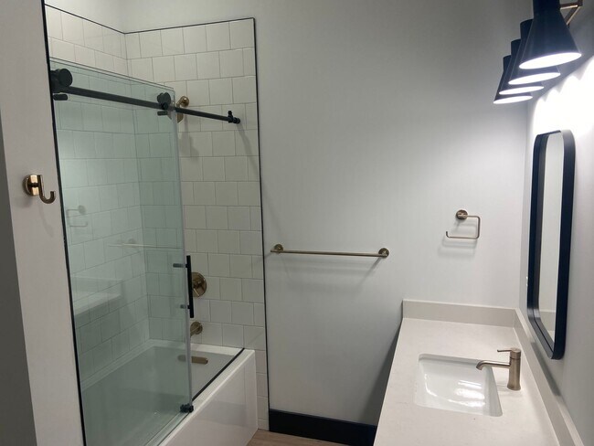 Building Photo - Stunning views from SE corner 2-bedroom ap...