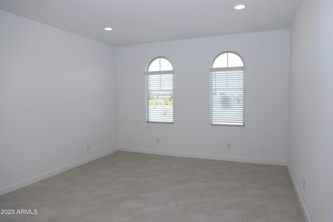Building Photo - 9316 W Sells Dr