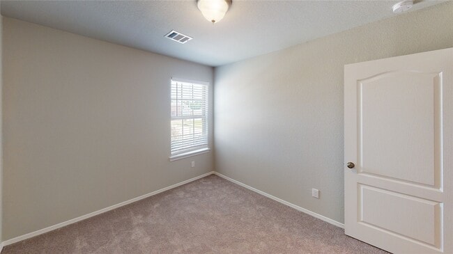 Building Photo - 707 Thicket Bluff Dr