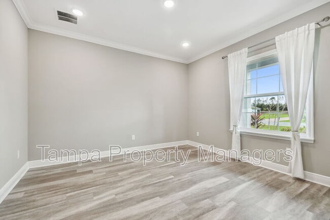 Building Photo - 10324 Crestview Heights Ave