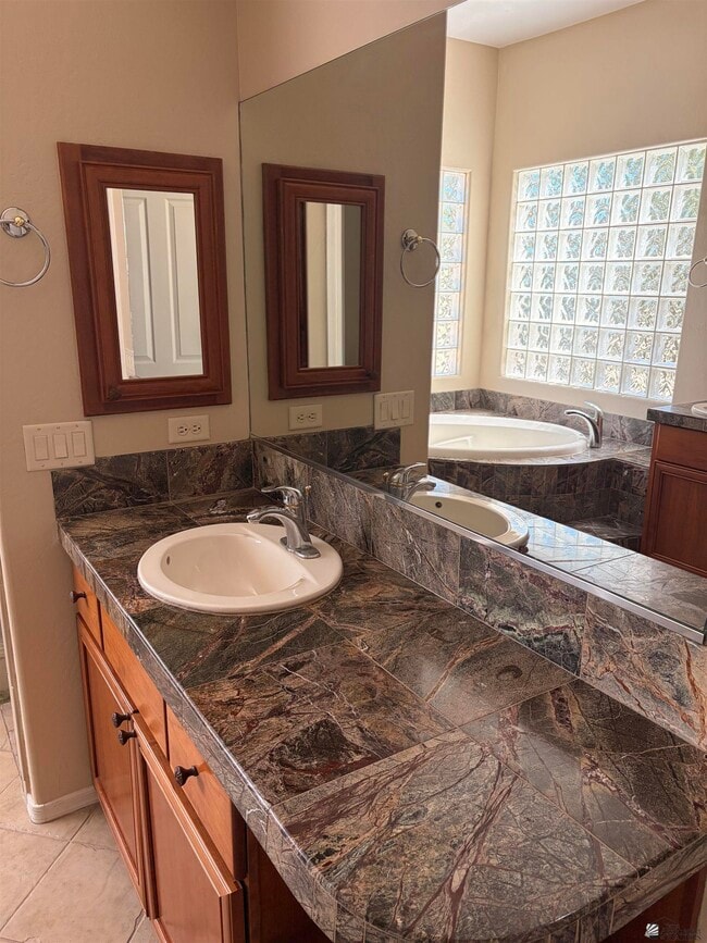 Building Photo - 4568 La Quinta Ln