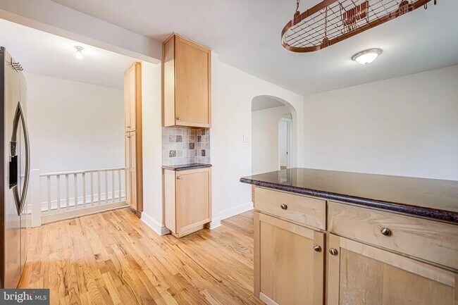 Building Photo - 2957 Strathmeade St