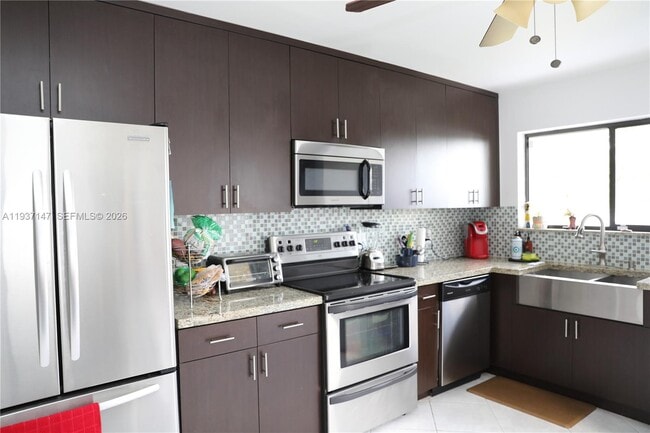 Building Photo - 1131 SW 109th Ave