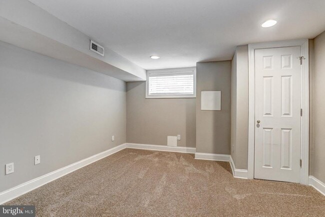 Building Photo - 505 S Lakewood Ave