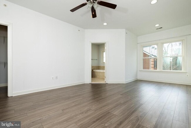 Building Photo - 336 Grand St