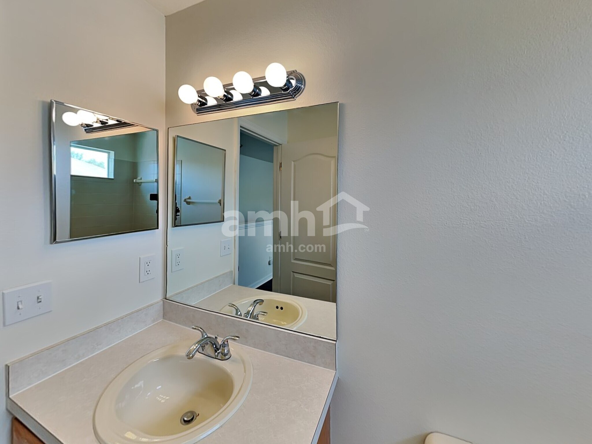 Building Photo - 11502 Village Brook Dr