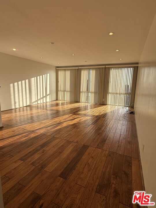 Building Photo - 800 W 1st St