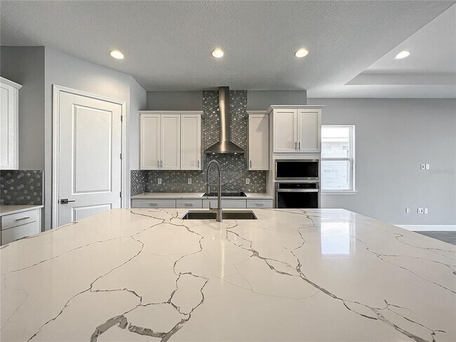 Building Photo - 13181 McMillan Dr