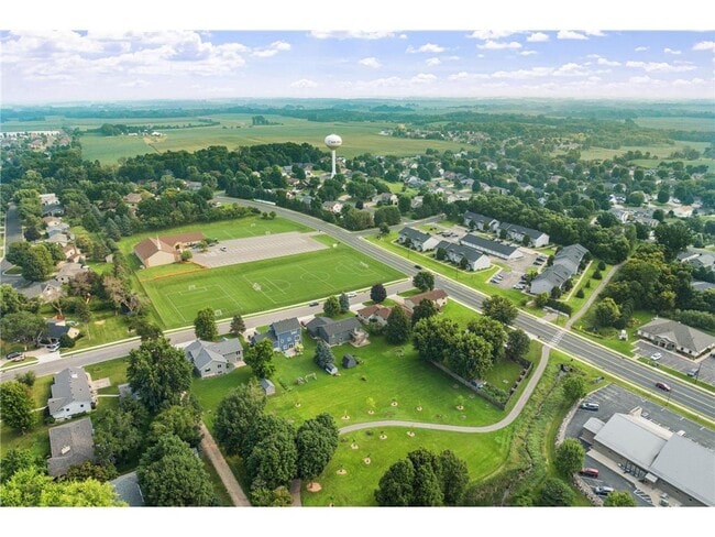 Building Photo - 1008 3rd St NE