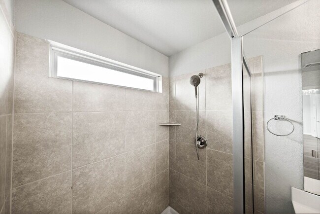 Building Photo - Beautifully Upgraded 3-Bedroom Home for Re...