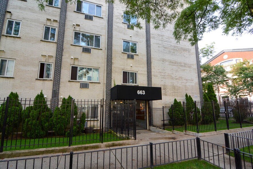 Primary Photo - 663 W Grace St
