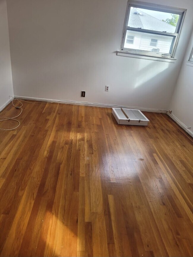 Building Photo - 2732 E 65th St