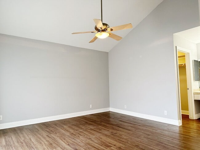 Building Photo - Spacious Single-Level Attached Home w/ Yard