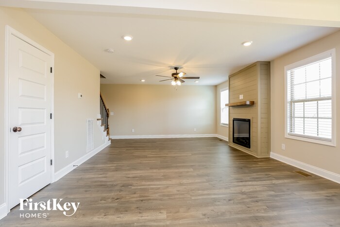 Building Photo - 715 Banister Dr
