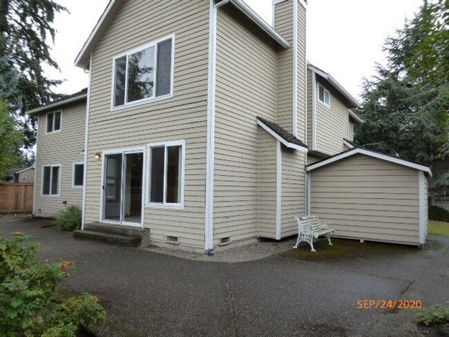 Building Photo - Charming 4 Bed 2.5 Bath Home in Sought Aft...