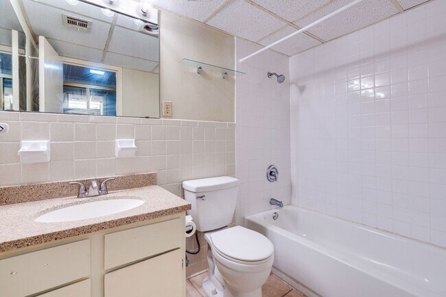 Building Photo - DOWNTOWN MID RISE - 1BD/1BA -  ALL BILLS P...