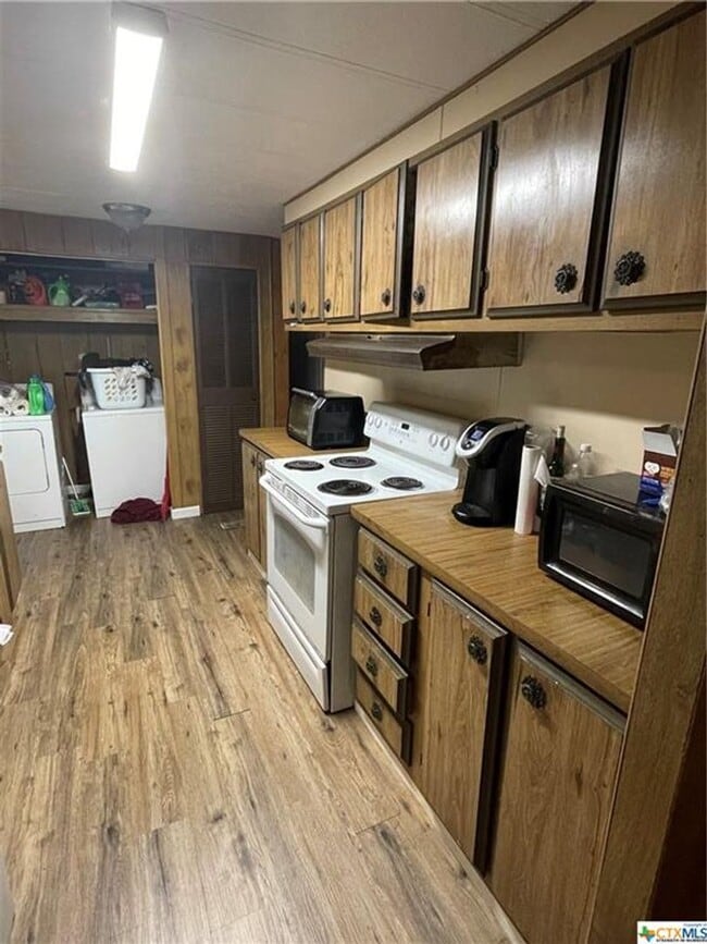 Building Photo - NEW ON MARKET /// RIVER FRONT CABIN AVAILABLE!!