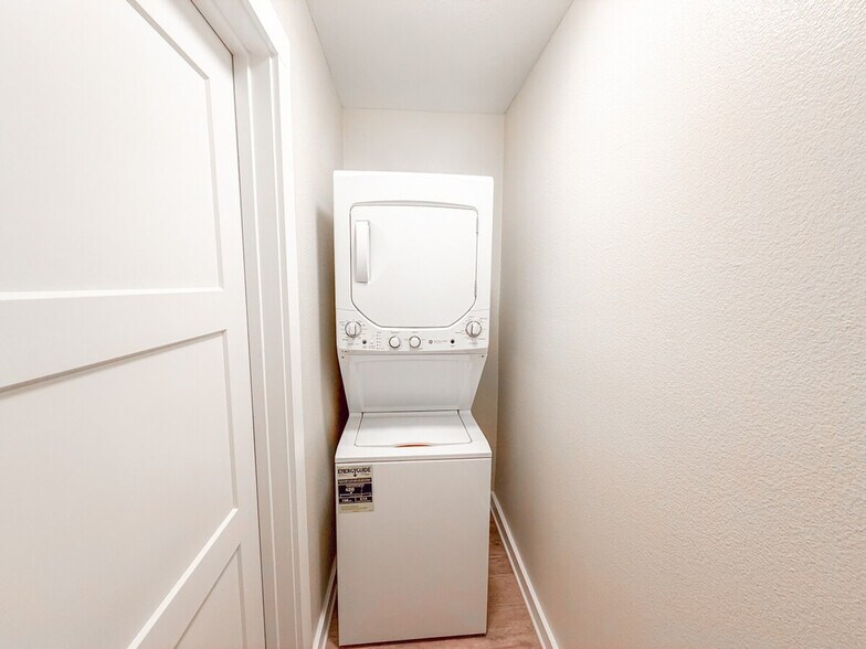 Building Photo - 1450 N Hwy 360