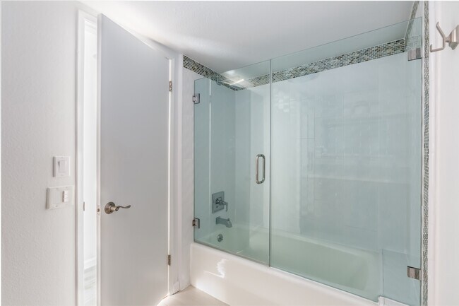 Building Photo - 1738 S Bentley Ave