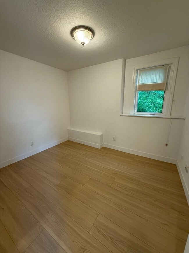 Building Photo - 55-57 Bayo Vista Way