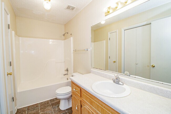 Building Photo - 402 E St