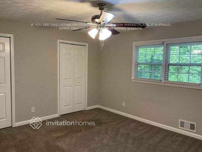 Building Photo - 3269 Robin Hood Ln