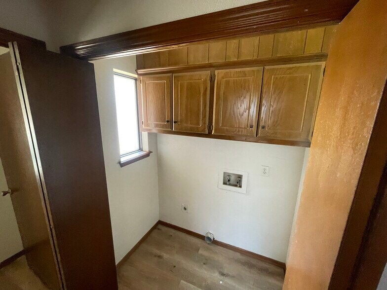 Laundry Room - 505 Ramsey St