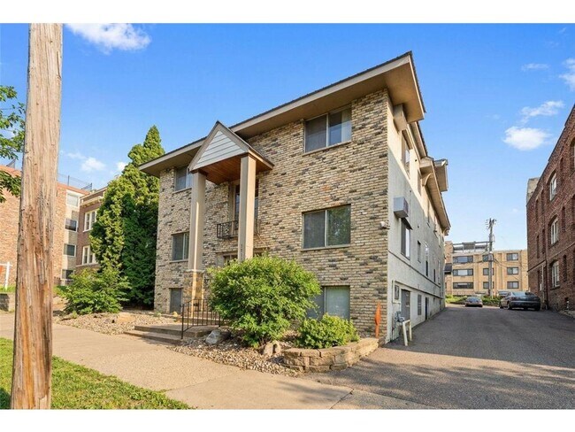 Building Photo - 1913 Emerson Ave S