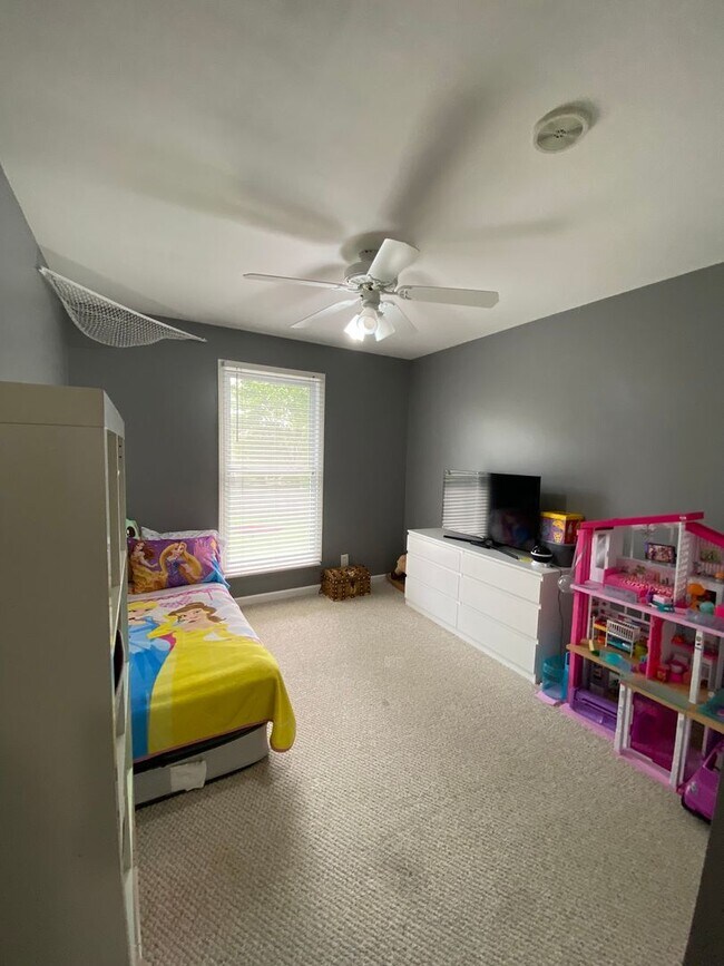 Building Photo - 3672 Fieldstone Dr
