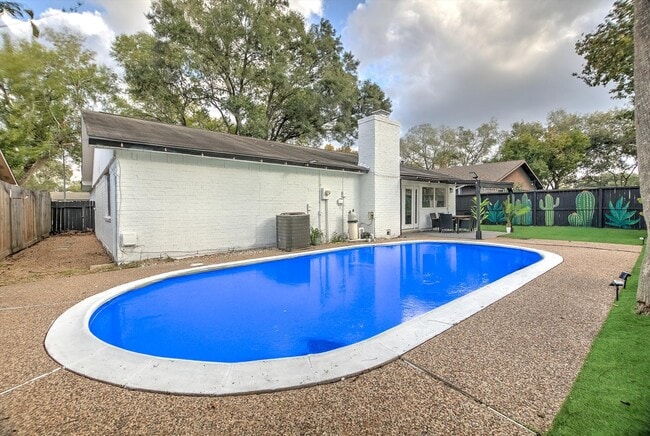 Building Photo - 7310 Corta Calle Dr