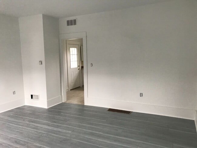 Building Photo - 2BR Home in Forest Grove OR