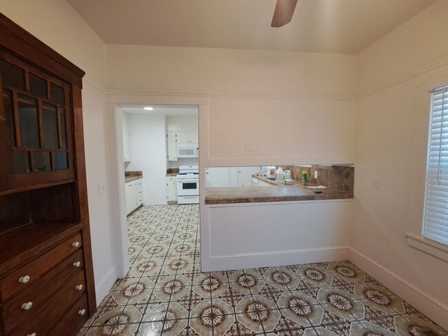 Building Photo - Spacious & Unique Home in Dixon