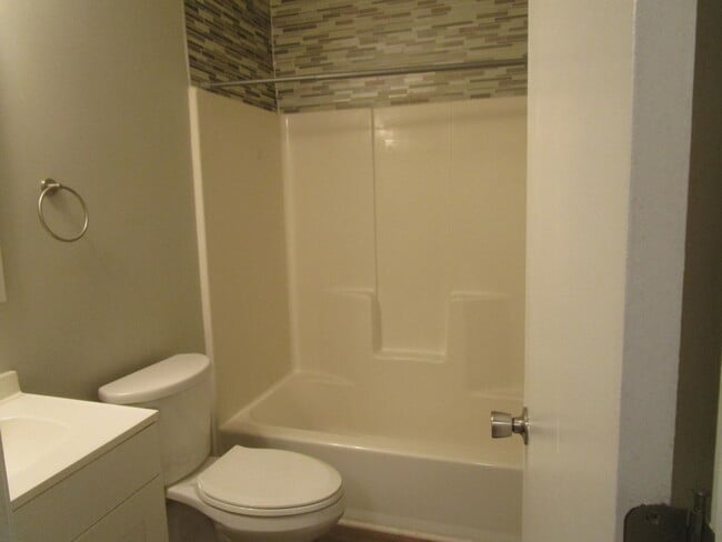 Building Photo - 1968 Gion St