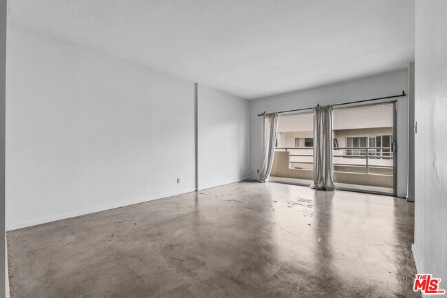 Building Photo - 1131 Alta Loma Rd