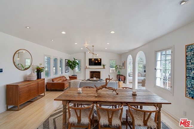 Building Photo - 6402 Ivarene Ave