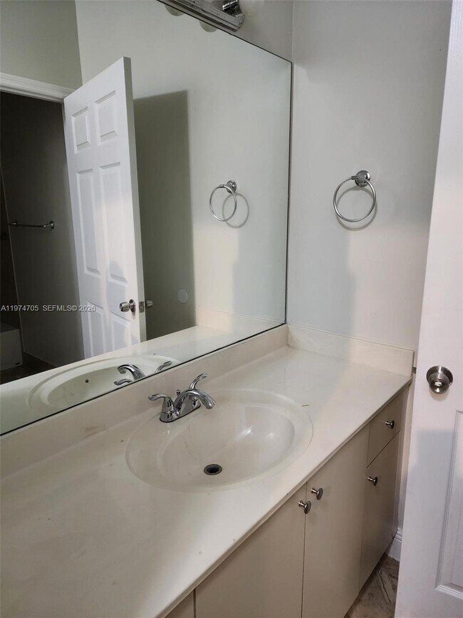 Building Photo - 1231 NE 32nd Ave