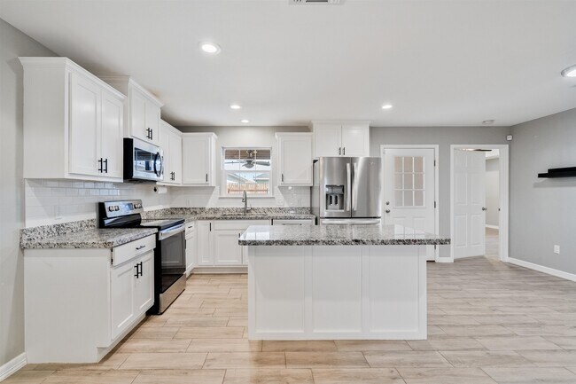 Building Photo - 1020 Tesoro Pass