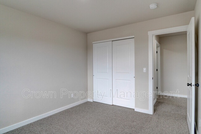 Building Photo - 517 Sparrow Rd